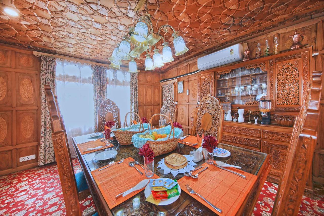 Kolu Group Of Houseboats Hotel Srīnagar Екстериор снимка